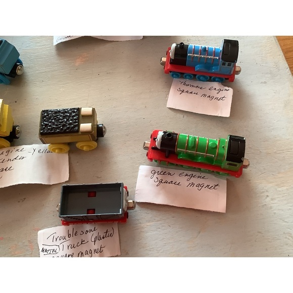 Thomas the train..13 pieces..EUC..all magnetic - Picture 5 of 6